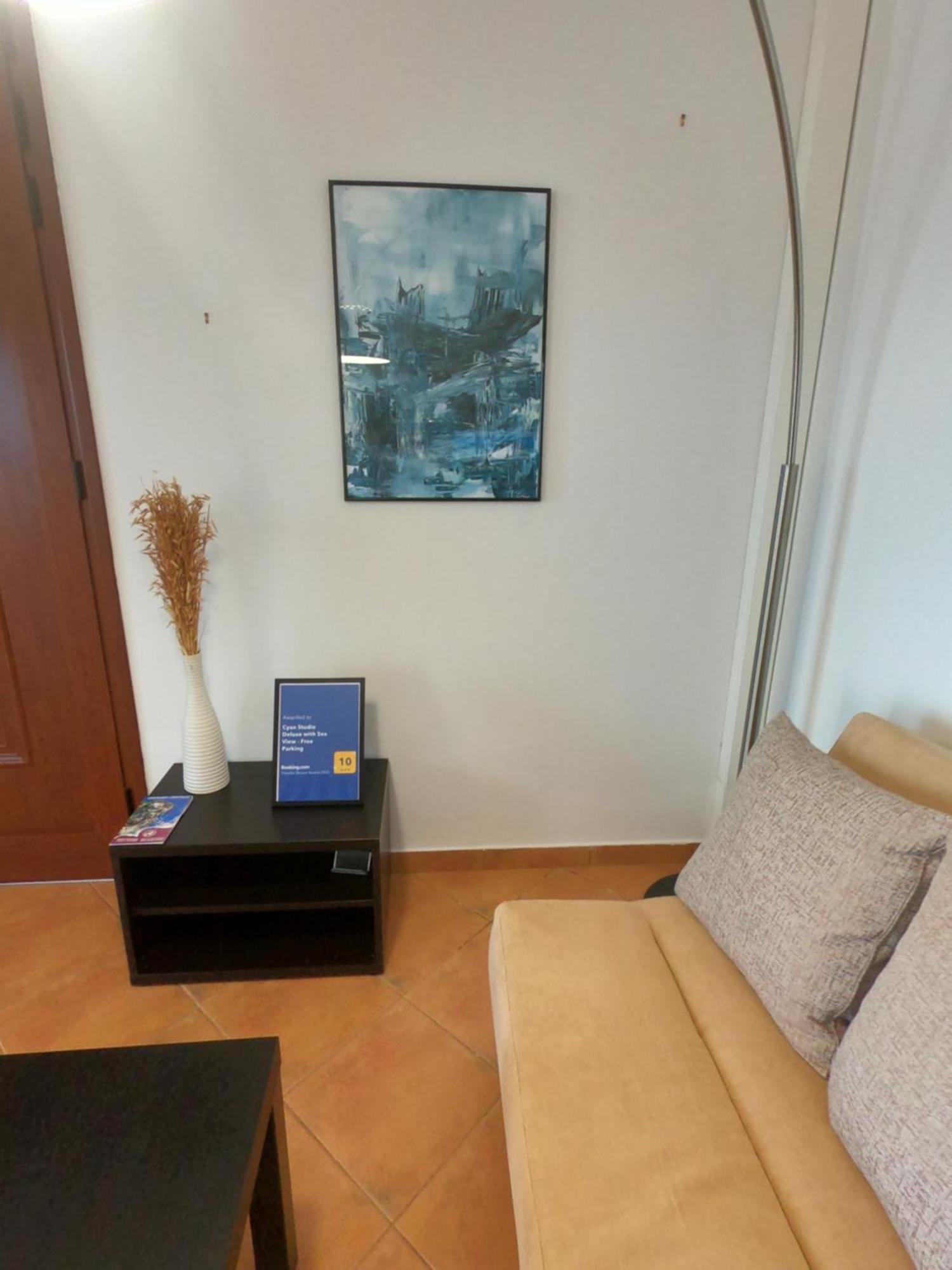Horizon Studios With Sea View - Free Parking 글로사 외부 사진
